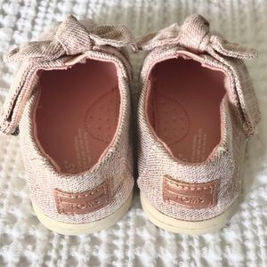 TOMS Classic Rose Cloud Twill Glimmer Shoes Size 4